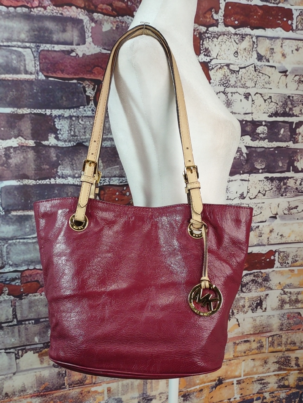 Michael Kors Jet Set Leather Shoulder Tote with Cream Straps